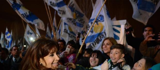 Cristina con el apoyo de jóvenes argentinos Cristina con el apoyo de jóvenes argentinos