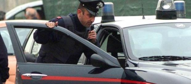 I carabinieri in azione durante il blitz I carabinieri in azione durante il blitz