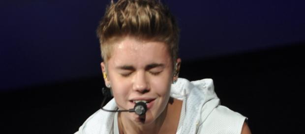 Justin Bieber fotografato nudo a Bora Bora Justin Bieber fotografato nudo a Bora Bora