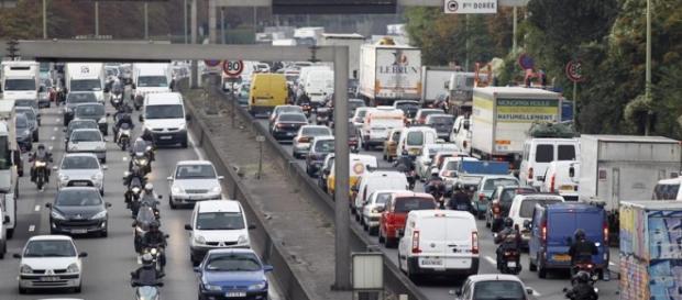 Noua legislație auto lovește soferii români Noua legislație auto lovește soferii români
