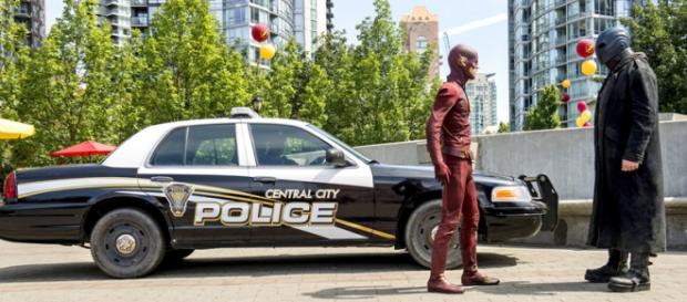 The Flash 2x01 Barry Allen vs Atom Smasher The Flash 2x01 Barry Allen vs Atom Smasher