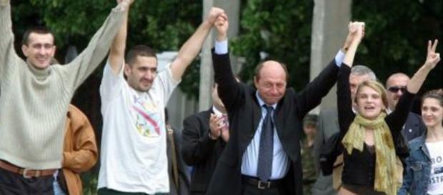 Traian Băsescu și cei trei jurnaliști răpiți Traian Băsescu și cei trei jurnaliști răpiți