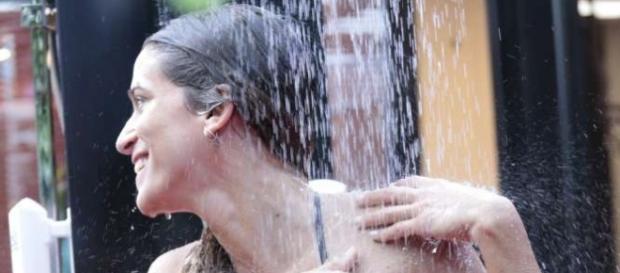 Docce bollenti per le ragazze della Casa Docce bollenti per le ragazze della Casa