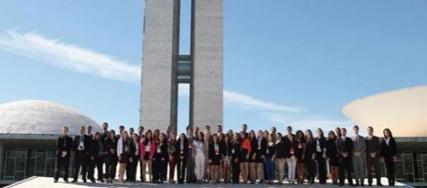 Estagiários da edição de maio de 2014 Estagiários da edição de maio de 2014