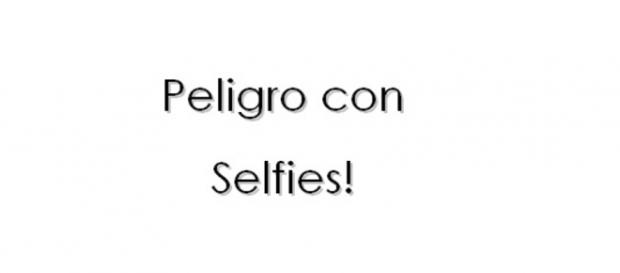 Frase: "Peligro con selfies!". Frase: "Peligro con selfies!".