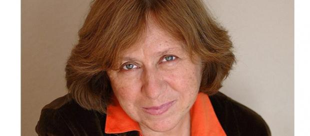 Ganhadora do Nobel de Literatura 2015 Ganhadora do Nobel de Literatura 2015