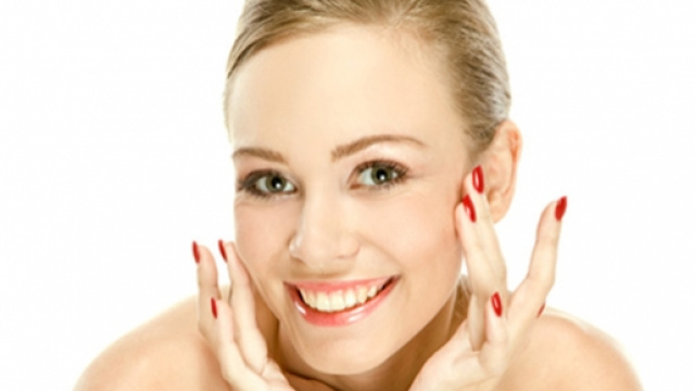 Makeup: alcuni trucchi per sembrare più giovani.