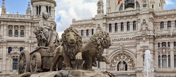 Fuente de Cibeles frente al ayuntamiento, Madrid Fuente de Cibeles frente al ayuntamiento, Madrid