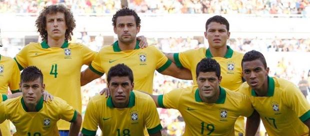 Jogadores abraçados para a fotos oficial! Jogadores abraçados para a fotos oficial!