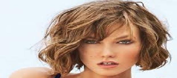 Taglio Di Capelli Donna Acconciature Alla Moda Della Gioventù