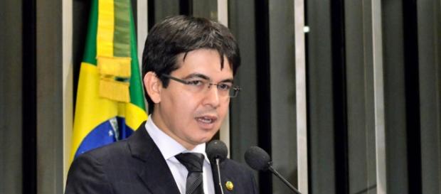 O senador amapaense destaca-se no partido REDE. O senador amapaense destaca-se no partido REDE.