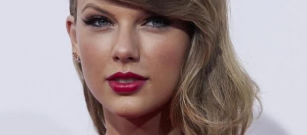 Taylor Swift quer dedicar mais tempo ao namorado. Taylor Swift quer dedicar mais tempo ao namorado.