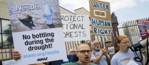 Protestas delante de la multinacional Nestlé