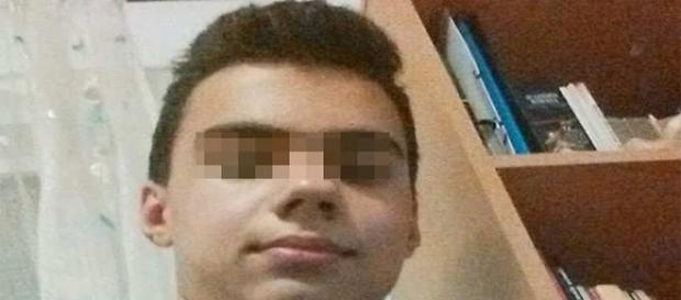 Adolescentul a murit in bratele mamei sale Adolescentul a murit in bratele mamei sale
