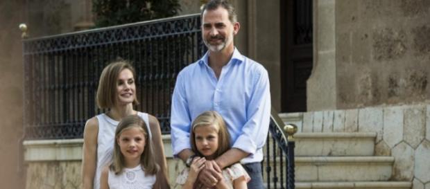 El Rey Felipe VI entrega el Toisón de Oro a Leonor El Rey Felipe VI entrega el Toisón de Oro a Leonor