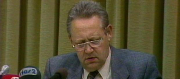 Günter Schabowski am 9.11.1989, Foto: SpiegelTV Günter Schabowski am 9.11.1989, Foto: SpiegelTV