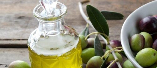 In tavola l'olio extravergine d'oliva