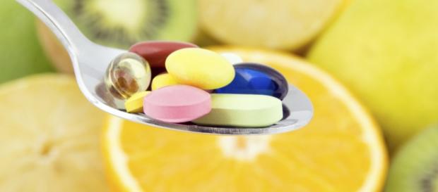 Interacción entre medicamentos y alimentos Interacción entre medicamentos y alimentos