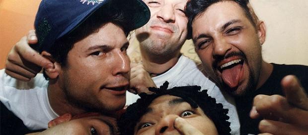 O grupo Mamonas Assassinas no auge do sucesso O grupo Mamonas Assassinas no auge do sucesso