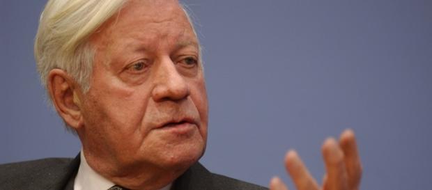 Si è spento l'ex cancelliere tedesco Schmidt Si è spento l'ex cancelliere tedesco Schmidt