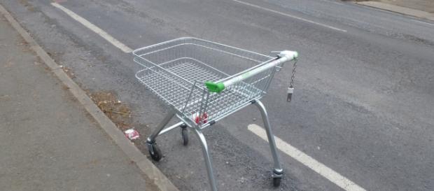 Un cărucior de cumpărături i-a adus moartea Un cărucior de cumpărături i-a adus moartea