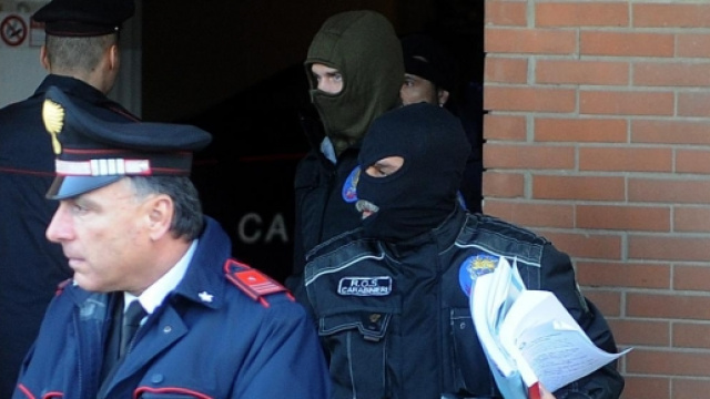 I Ros durante la maxi operazione