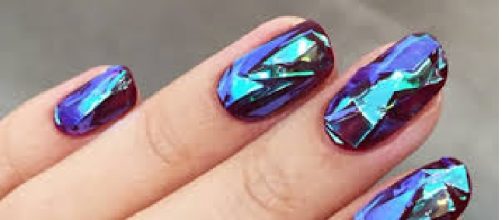 Nuove nail art: effetto vetro sulle unghie, 2016