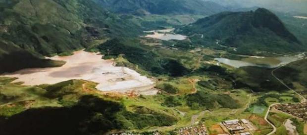 Área das represas antes do rompimento. Área das represas antes do rompimento.