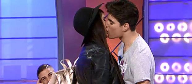Julen y Alexandra se besan en MYHYV Julen y Alexandra se besan en MYHYV