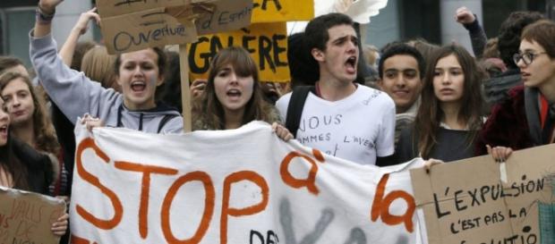 Manifestações a favor dos imigrantes já começaram. Manifestações a favor dos imigrantes já começaram.