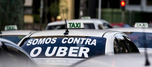 Taxistas protestam contra Uber Taxistas protestam contra Uber