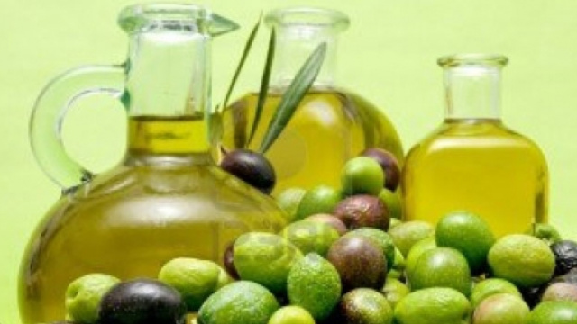 Tre boccette d'olio tradizionali