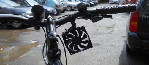 Cargador de móbil que funciona con una bicicleta