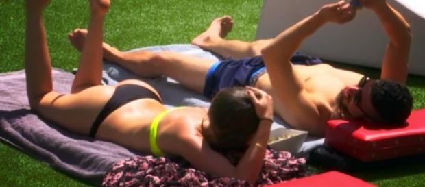 Clyde tomando el sol en Big Brother México Clyde tomando el sol en Big Brother México