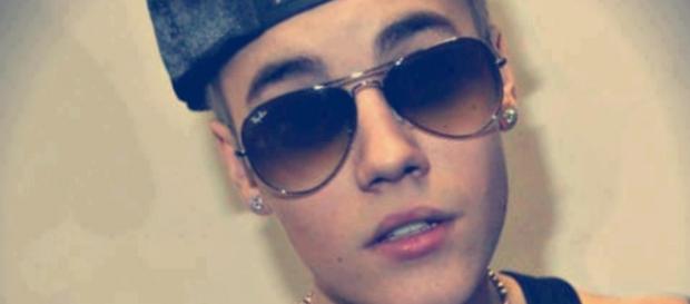 Justin Bieber está ciente dos erros do passado. Justin Bieber está ciente dos erros do passado.