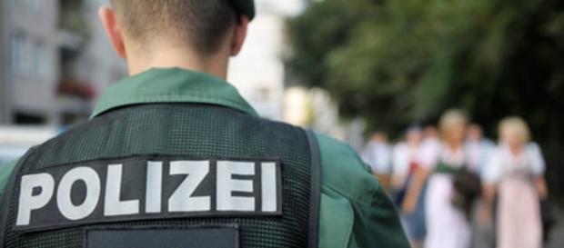 Poliția germană caută un criminal sângeros Poliția germană caută un criminal sângeros