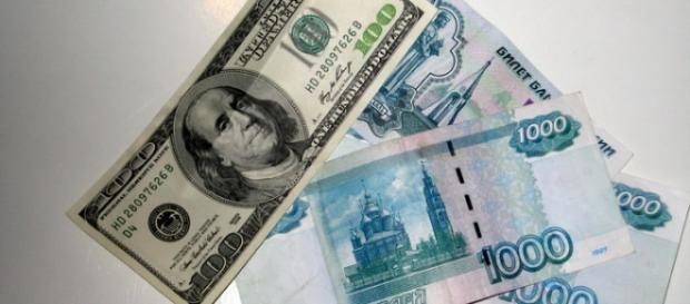 Rusia renunta la dependenta de dolar Rusia renunta la dependenta de dolar