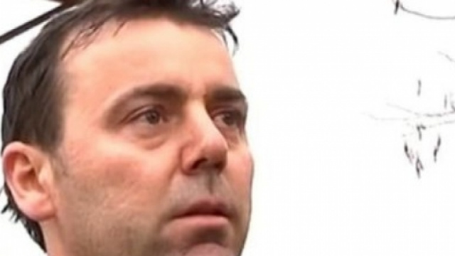 Un primo piano del marito della Ceste