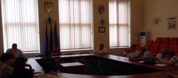 Funcţionarii pot primi noi colegi Funcţionarii pot primi noi colegi