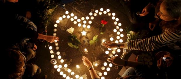 Homenagem às vítimas da passada sexta-feira Homenagem às vítimas da passada sexta-feira
