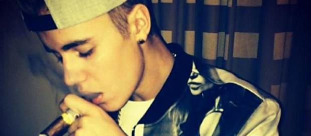 Justin Bieber assume que é usuário de maconha Justin Bieber assume que é usuário de maconha