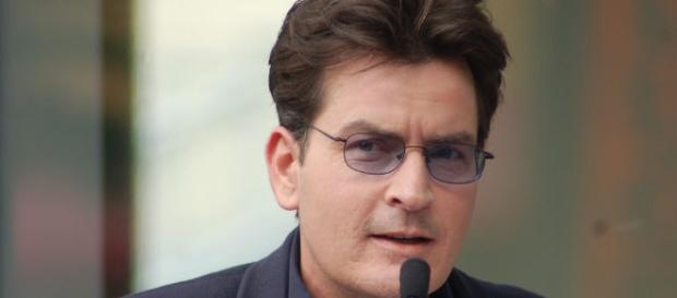 L'attore Charlie Sheen confessa di essere malato. L'attore Charlie Sheen confessa di essere malato.