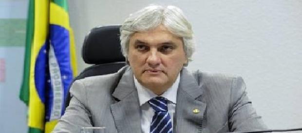 O senador e Líder do Governo Delcídio do Amaral. O senador e Líder do Governo Delcídio do Amaral.