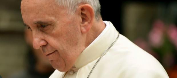 Attacco a Parigi, minacce a Roma: Papa Francesco Attacco a Parigi, minacce a Roma: Papa Francesco