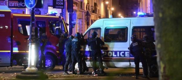 Le forze dell'ordine all'azione dopo la strage Le forze dell'ordine all'azione dopo la strage