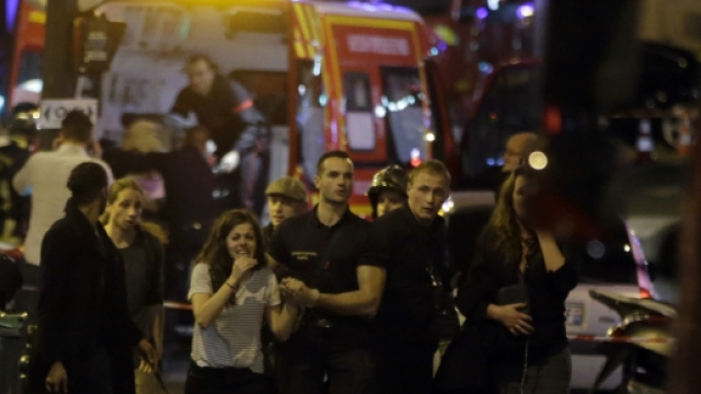 Attentati a Parigi, morte 129 persone