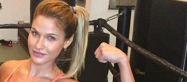 Andressa Suíta tem tatuagem com o número oito Andressa Suíta tem tatuagem com o número oito