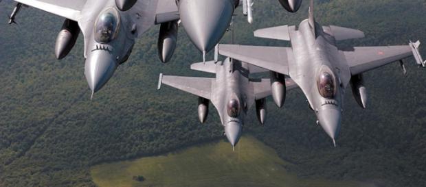 Francia bombarda l'ISIS a Raqqa Francia bombarda l'ISIS a Raqqa