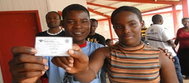 Haitianos com documentos do Ministério do Trabalho Haitianos com documentos do Ministério do Trabalho