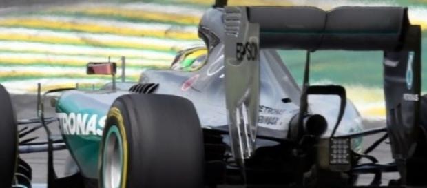 Hamilton persigue a su compañero Rosberg Hamilton persigue a su compañero Rosberg